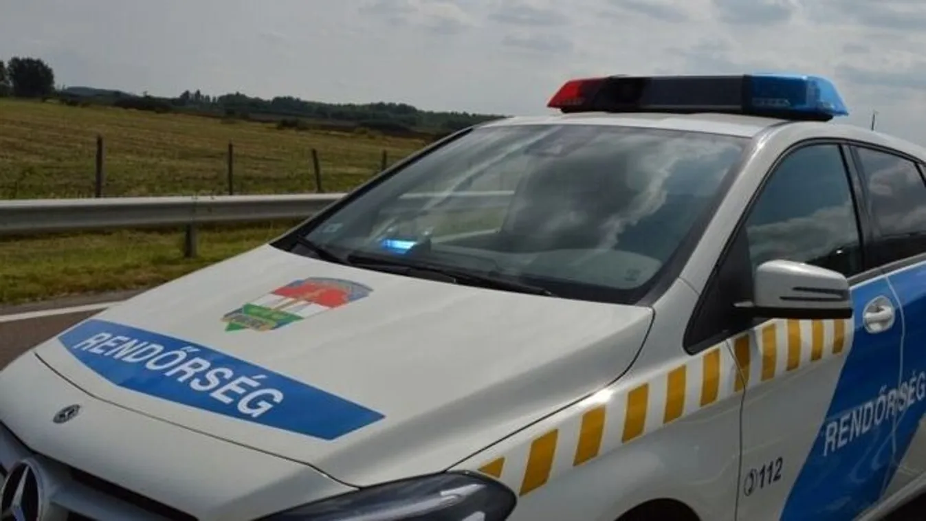 Teljes szélességében lezárták a főutat, nagy baj történt