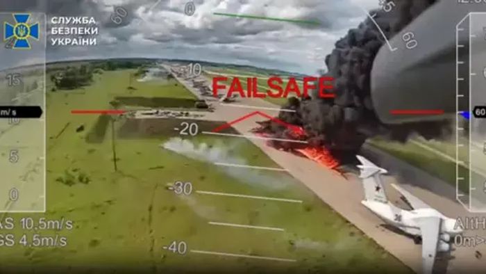 Az ukránok újra orosz repülőtereket támadtak