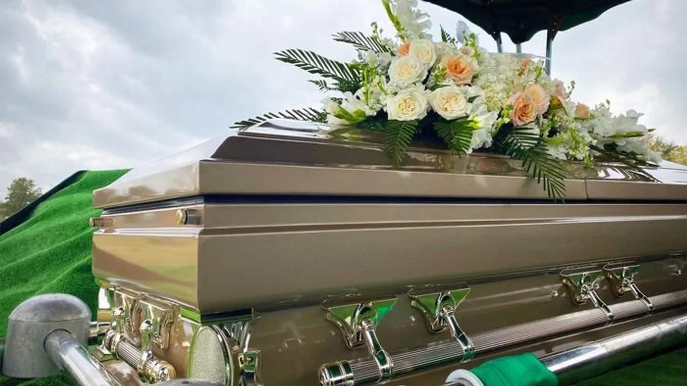 Halottnak nyilvánított nő kezdett lélegezni a koporsójában