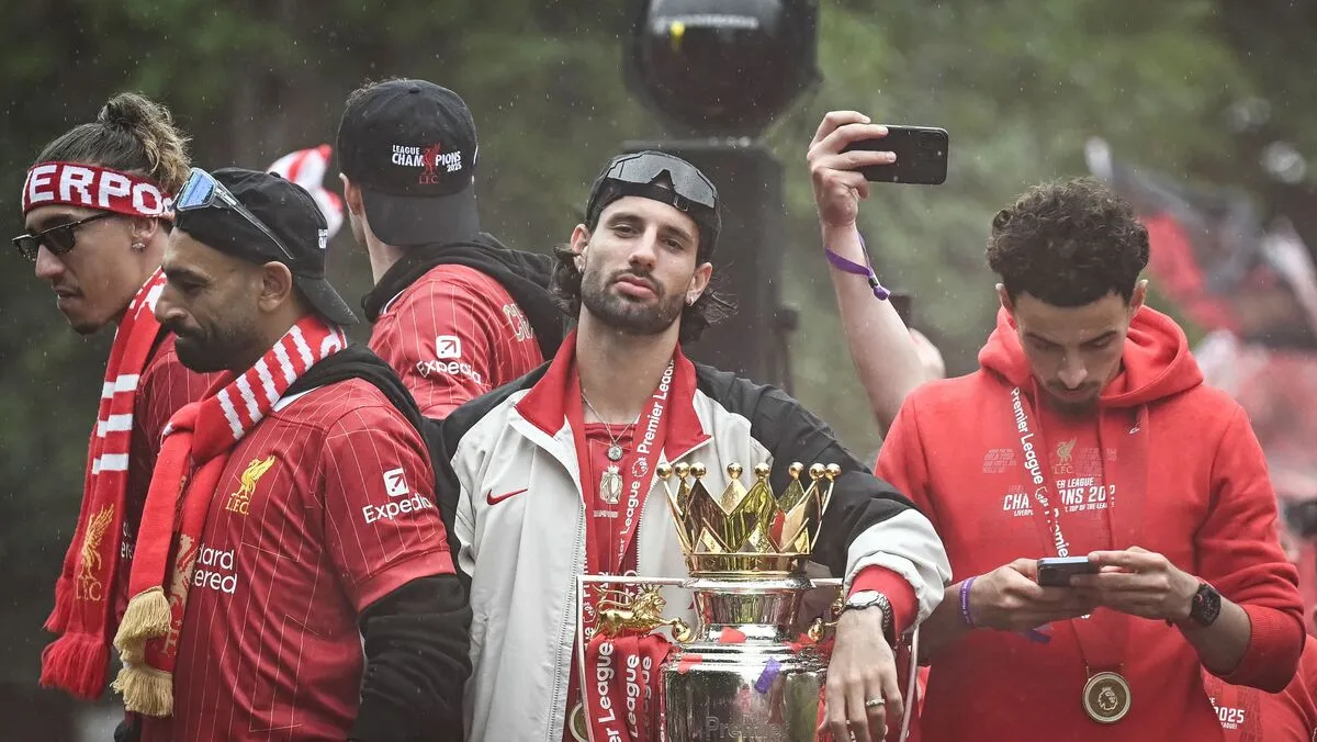 Szoboszlai Dominik (középen) körül tovább erősödik a Liverpool