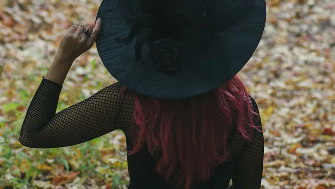 Boszorkányt véd a lény: a halált is elhozza