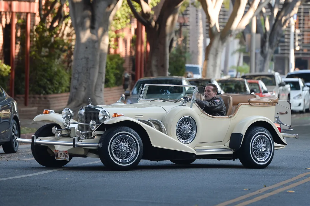 Galéria - Sztárok és iszonyat drága luxusautóik - RIPOST
