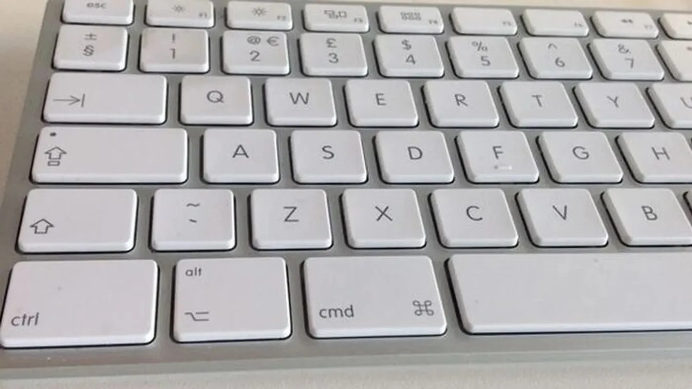 Egy brit rendőr 100 óráig tartotta lenyomva a "Z" billentyűt