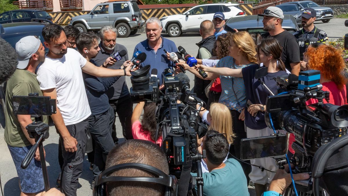Naponta új kráterek jelennek meg a parajdi bánya felett, a település pedig a túlélésért küzd– fotógaléria