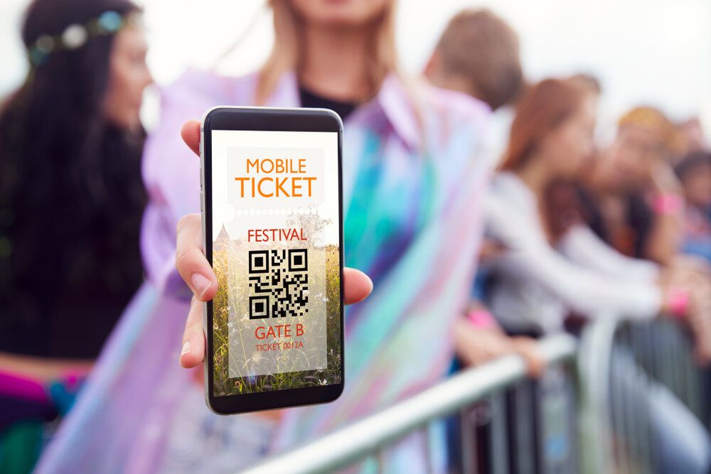 Close,Up,Of,Woman,Holding,Mobile,Ticket,On,Screen,To