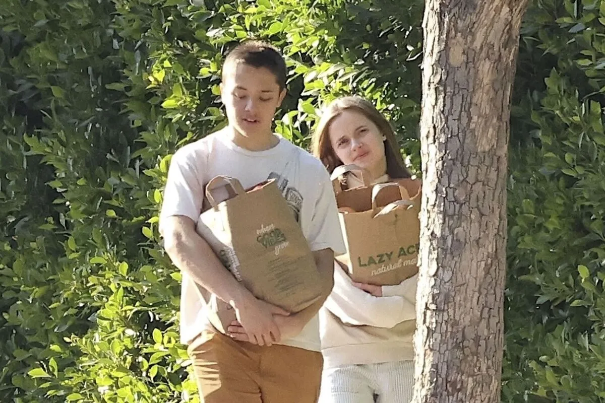 Brad Pitt vissza akarja kapni az ikrei szeretetét - közben meg Jolie 50 éves lett - RIPOST
