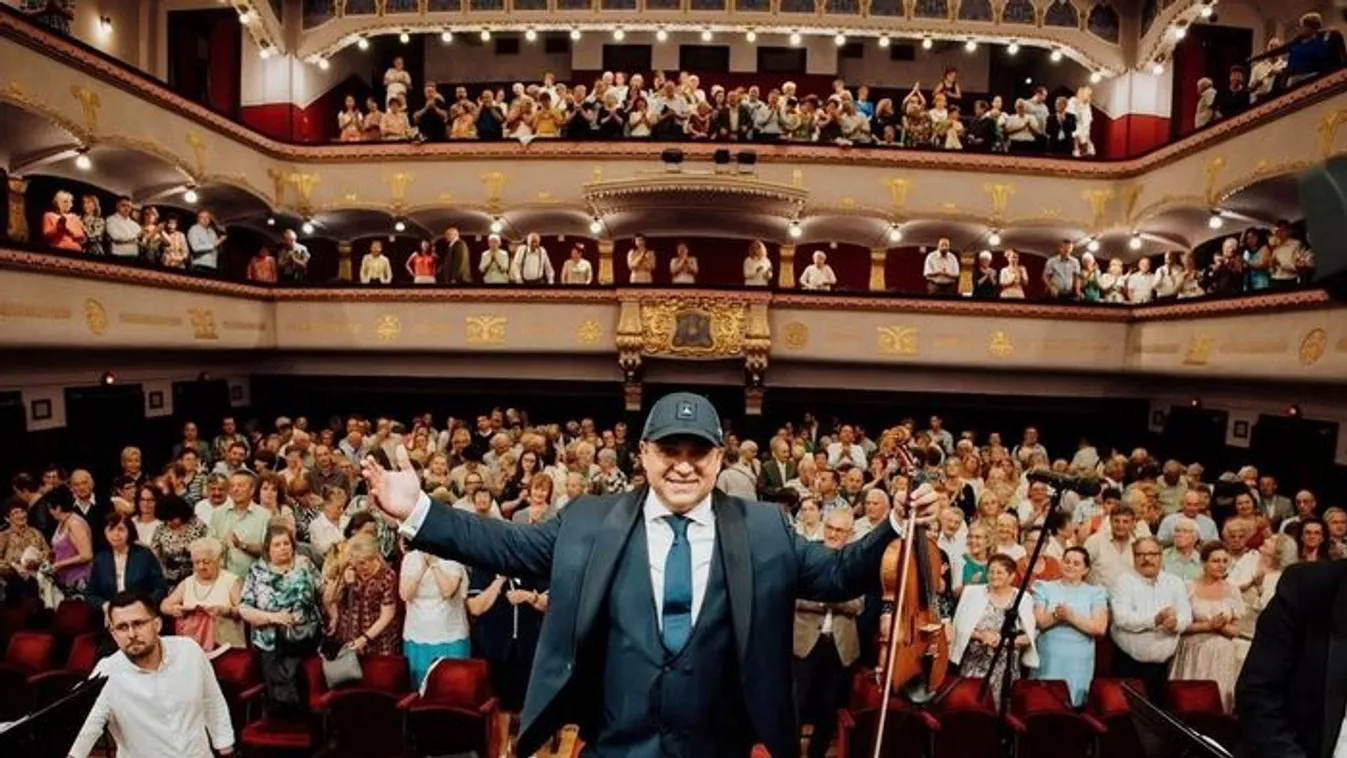 Parajdtól Kolozsvárig – Mága Zoltán barátaival példát mutat