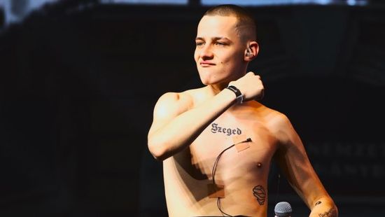 „B...szta a csőrömet kezdettől fogva” – forrnak az indulatok, páros lábbal szállt bele zenésztársa a magyar rapperbe