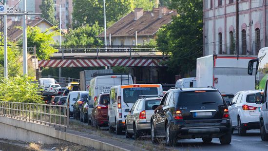 Moccanni sem lehet Karácsony Budapestjén: képeken az év egyik legnagyobb dugója
