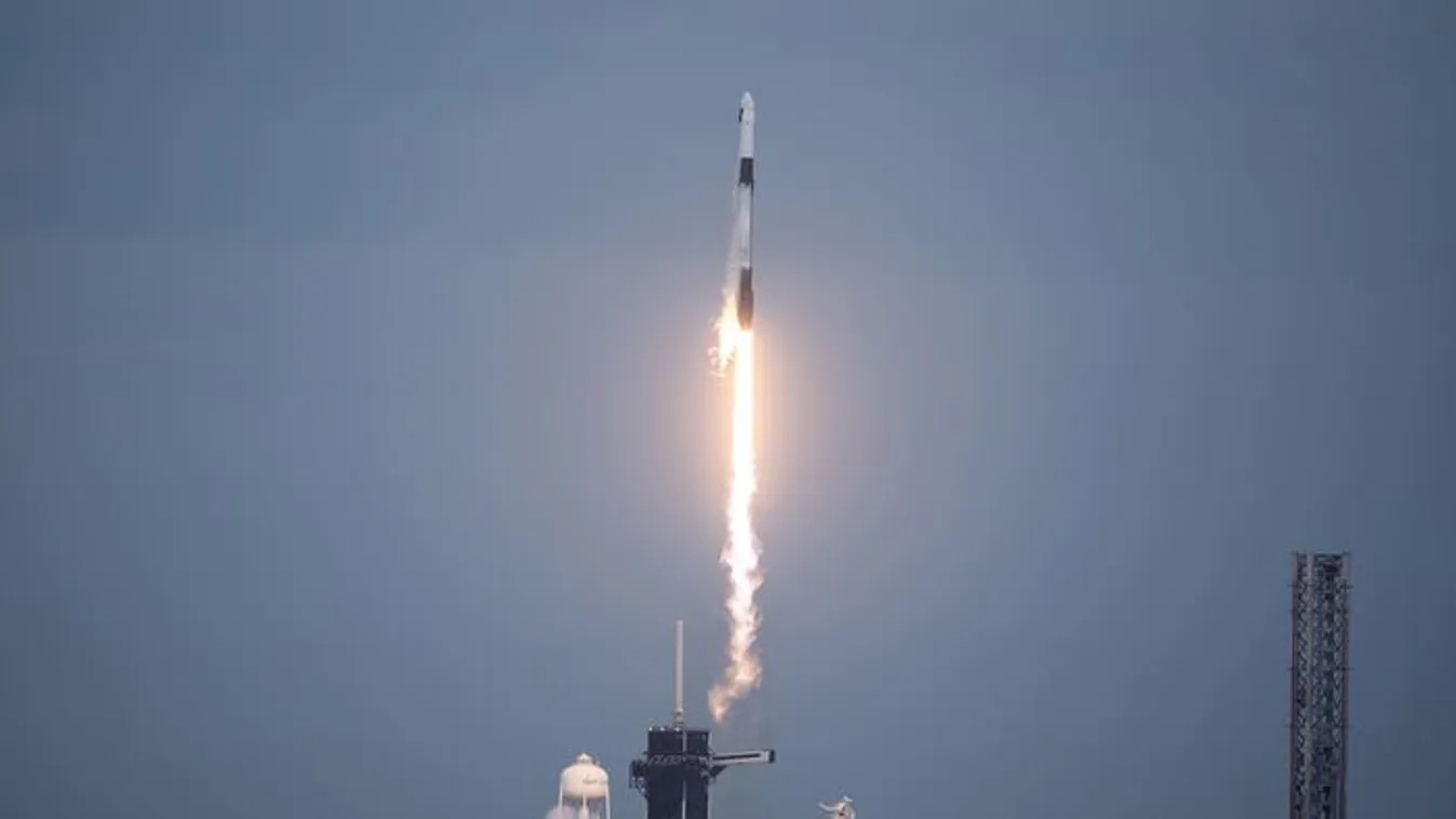 Elképesztő felvétel: Magyarországról fotózták le az űrbe tartó Kapu Tibort