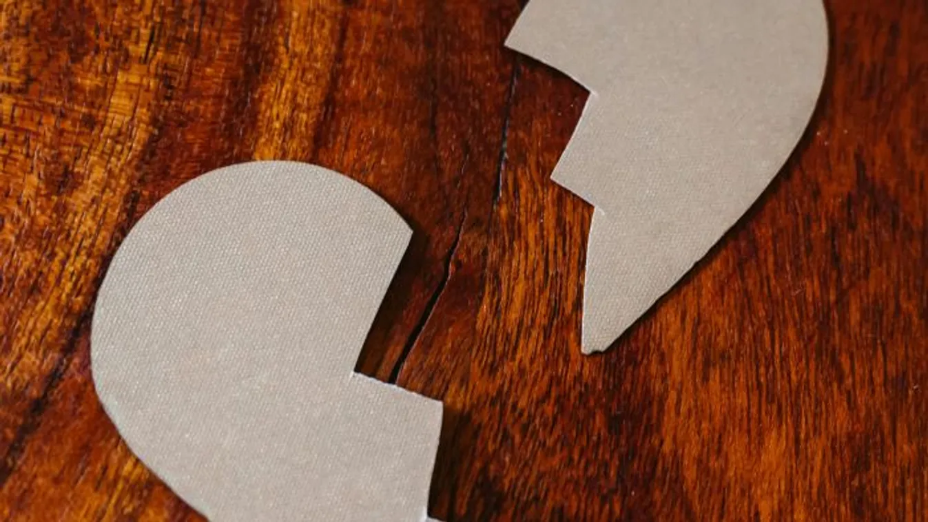 Nyolc év és az eljegyzést követően szakított a sztárpár