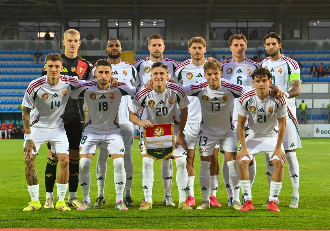 magyar válogatott TÓTH Balázs; TÓTH Alex; NEGO Loic; SALLAI Roland; ORBÁN, Willi; SCHÄFER András; NAGY Zsolt; BOLLA Bendegúz; VARGA Barnabás; DÁRDAI Márton; SZOBOSZLAI Dominik