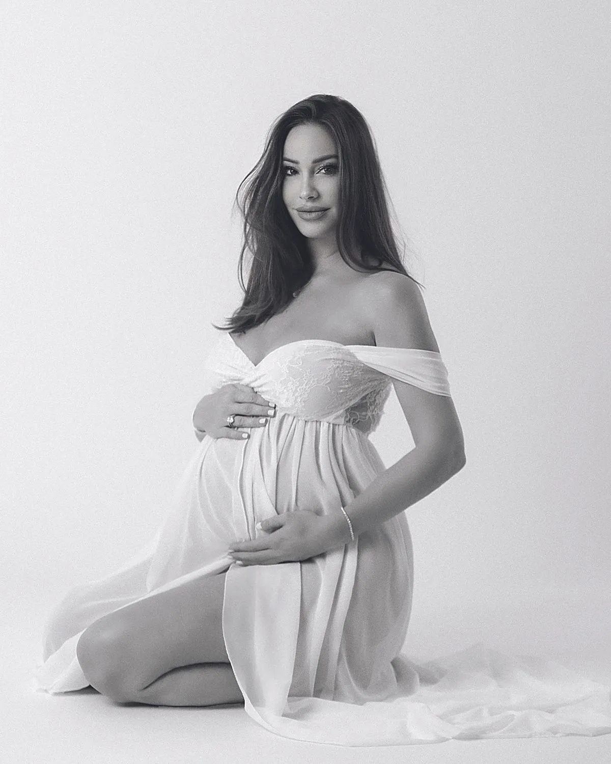 alt=Vajna Timi büszkén mutogatta várandós pocakját a közösség oldalán 