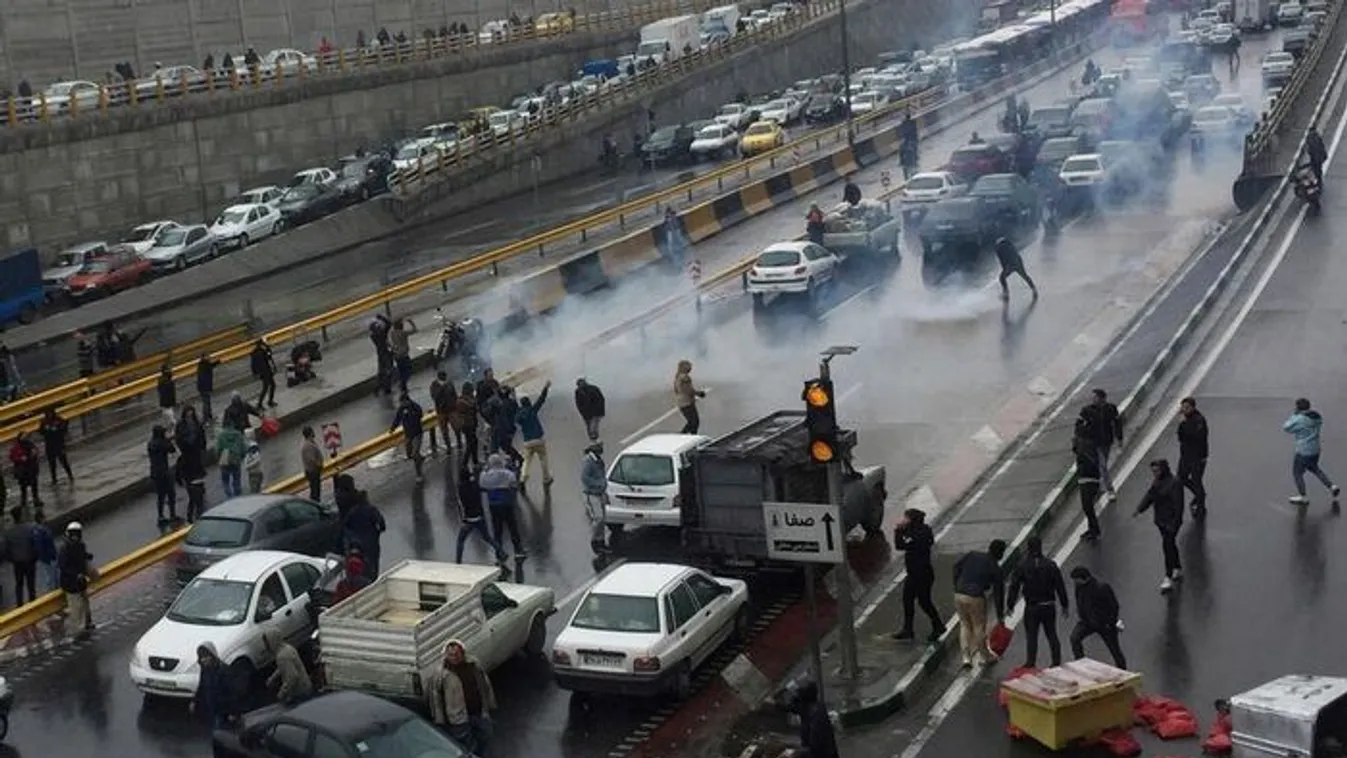 Kitört a pánik Iránban, óriási a káosz