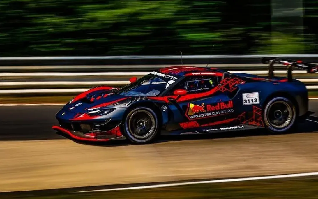Verstappen a legendás belga pályán egy GT3-as Aston Martint tesztelt