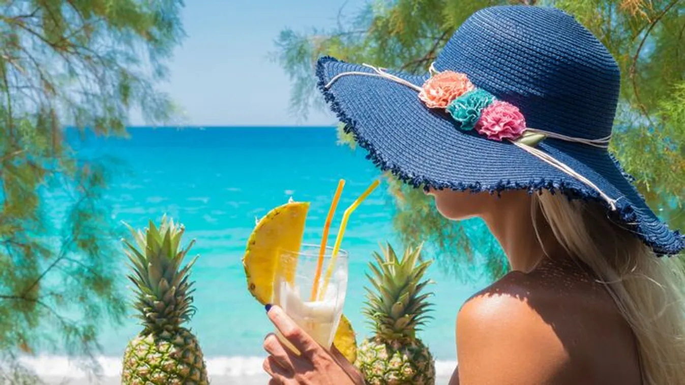 53 évesen heti 4 napot bulizik Cipruson!