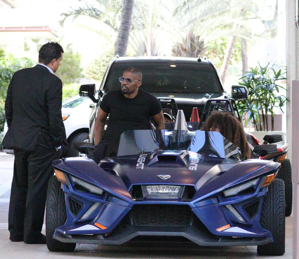 Galéria - Sztárok és iszonyat drága luxusautóik - RIPOST
