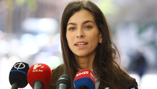 Szentkirályi Alexandra: Péter, jól fizet a Weber? Úgy látom, nagyon