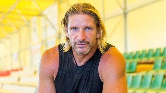 A fél internet Pintér Tibor új videoklipjén röhög: "Ő ezt nem érzi gáznak?"