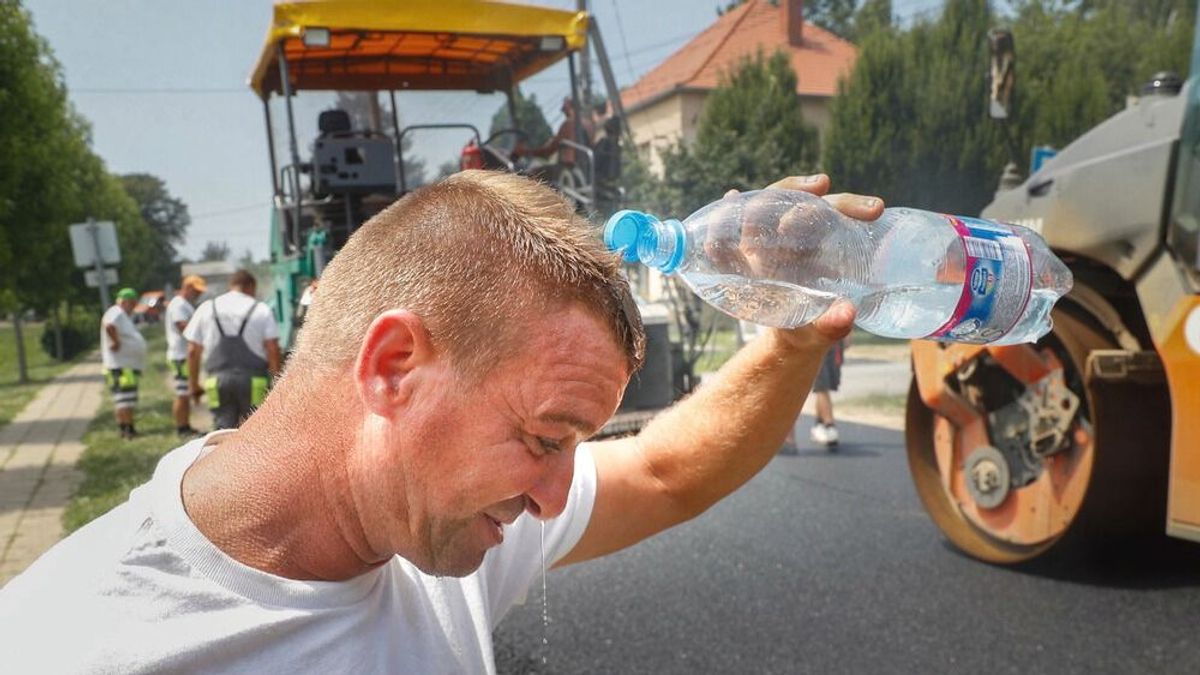 Ez jár azoknak, akik ilyen forróságban is dolgoznak: szigorúak a szabályok!