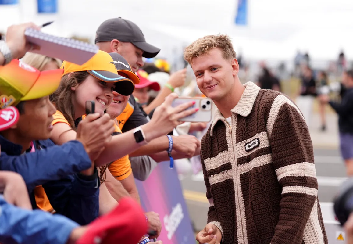 Mick Schumacher tárgyalni ment Silverstone-ba 