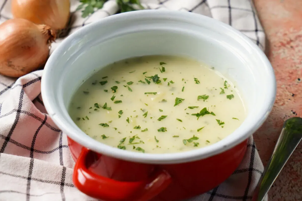 Különleges lesz a krumplifőzelék, ha kakukkfüvet is teszel hozzá.