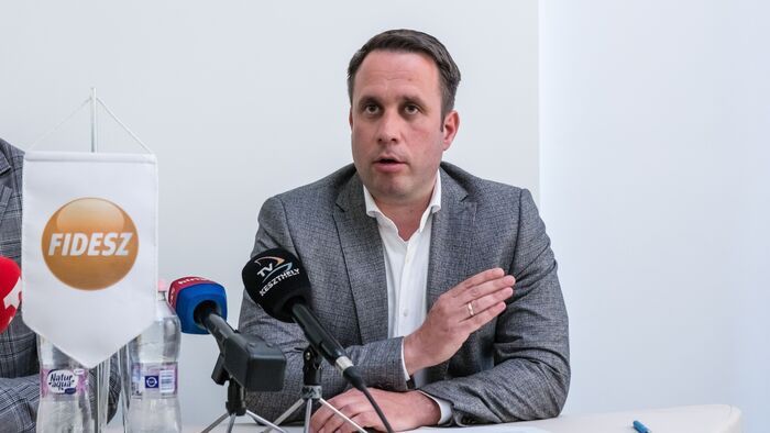 Dömötör Csaba: Magyar Péter jól elvan