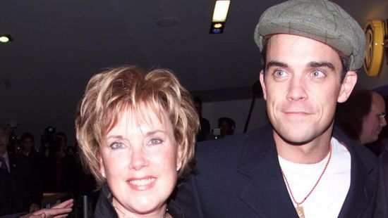 Elnémult a tömeg: Robbie Williams koncertjén osztotta meg élete legnehezebb időszakát
