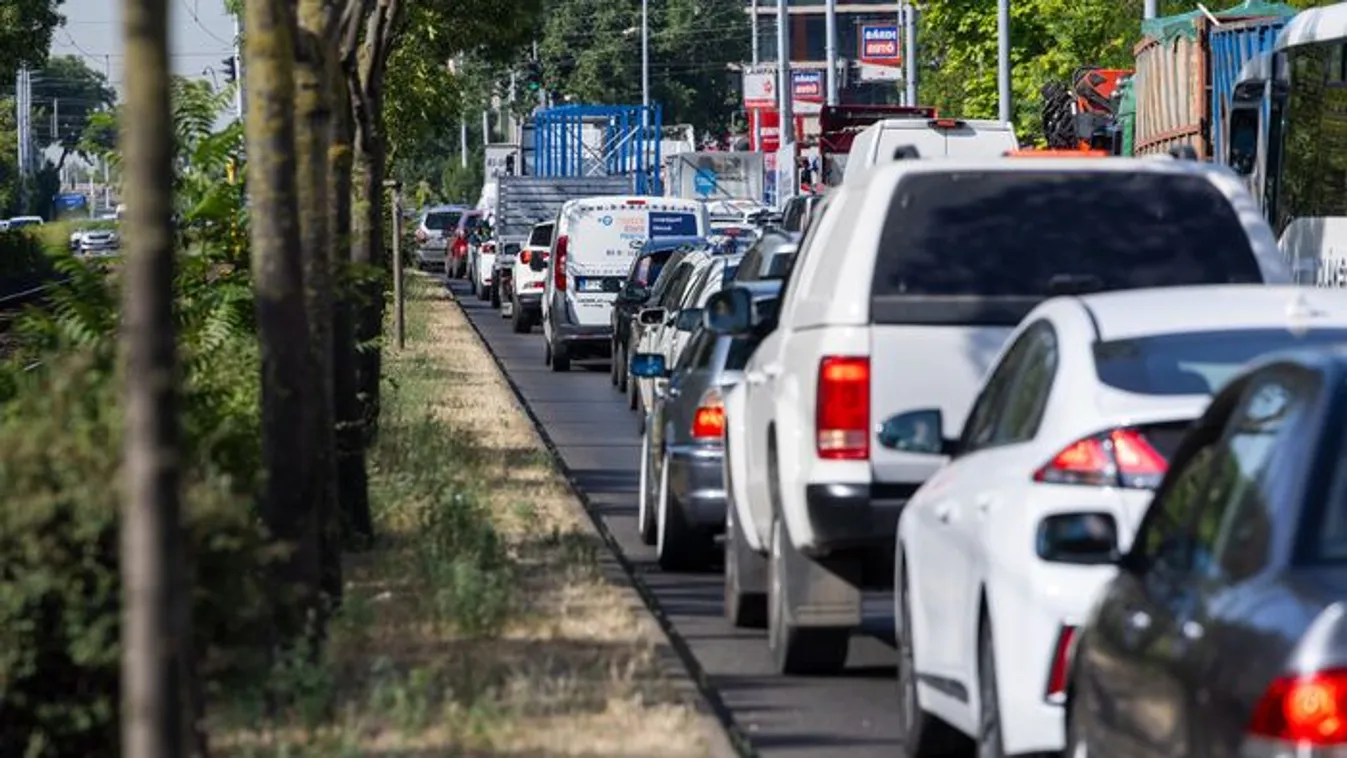 Torlódás a M1-es autópálya főváros felé vezető oldalán