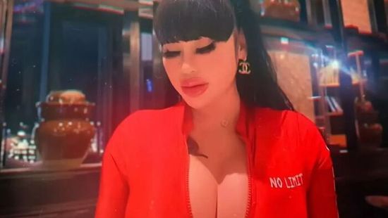 Nem áll le: életveszélyes bordaeltávolításra készül a rapper, hogy vékonyabbnak tűnjön