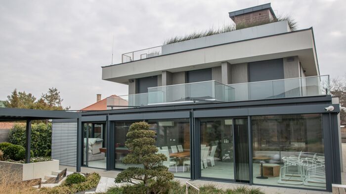 Ruszin-Szendi közpénzből költött százmilliókat a villájára