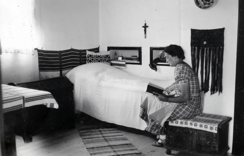 1938. Pócsmegyer. Balogh Jánosné dr. Horváth Terézia hűvös nyaralójában élte túl a nyarat / Forrás: Fortepan