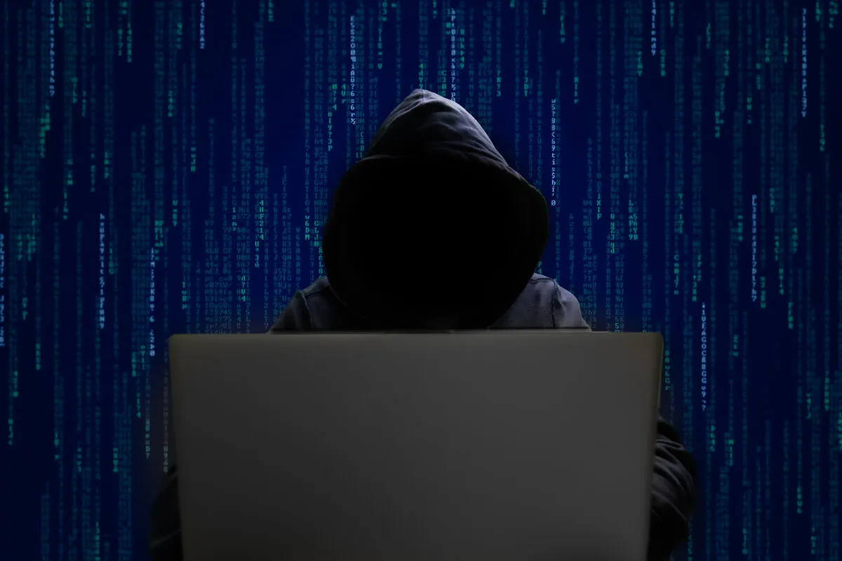 alt=A szépséges modellt elrabolták, hogy a dark weben eladják 