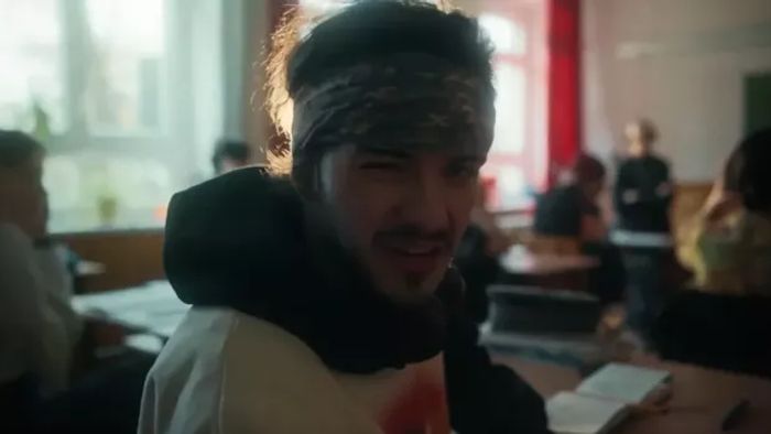 Iskolai tömegmészárlást, erőszakot reklámozott Azahriah