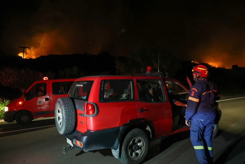 Massive fire erupts in Ierapetra, Crete krétai tűzvész
