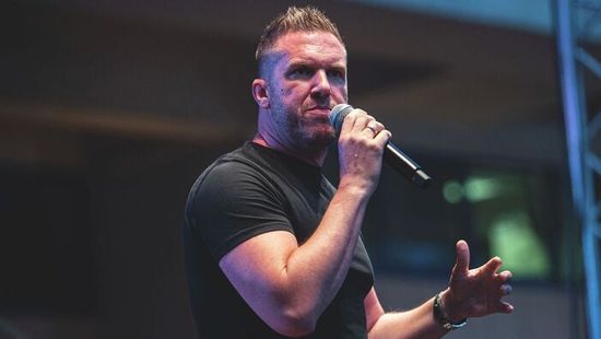 Nagy felháborodást keltett Kasza Tibi háromlábú oroszlánja: „Olyan, mint Kozso a delfinekkel”