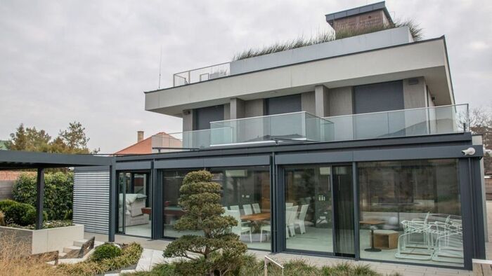 Ruszin-Szendi a feleségével irányította a luxusberuházásokat