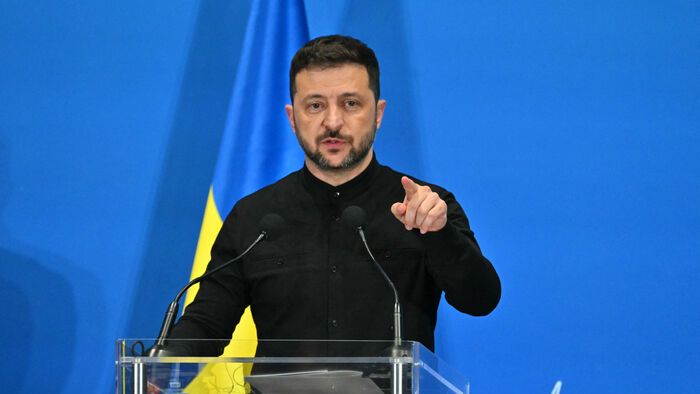 Zelenszkij ellen tüntettek az ukrán parlamentnél
