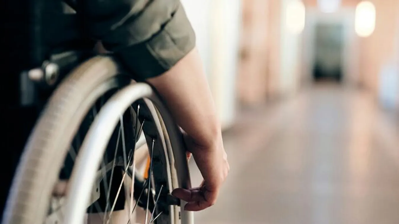 Brutális: agyonvertek egy tolószékes férfit!