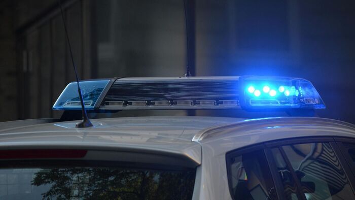 Brutális baleset a 26-os főúton: kettészakadt autó