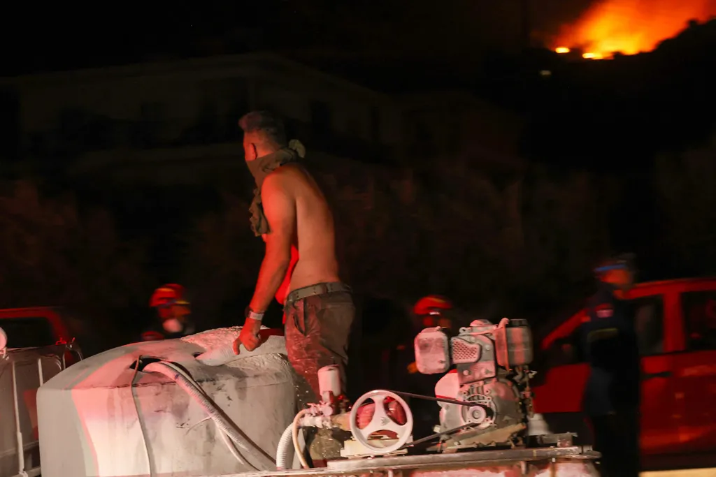 Massive fire erupts in Ierapetra, Crete krétai tűzvész