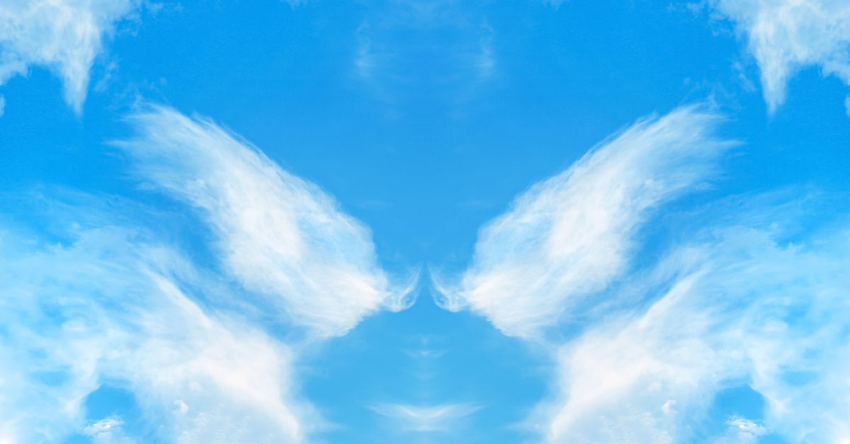 Angyali jelenlét Beautiful,Sky,With,White,Clouds.,Looks,Like,An,Angel,Wings