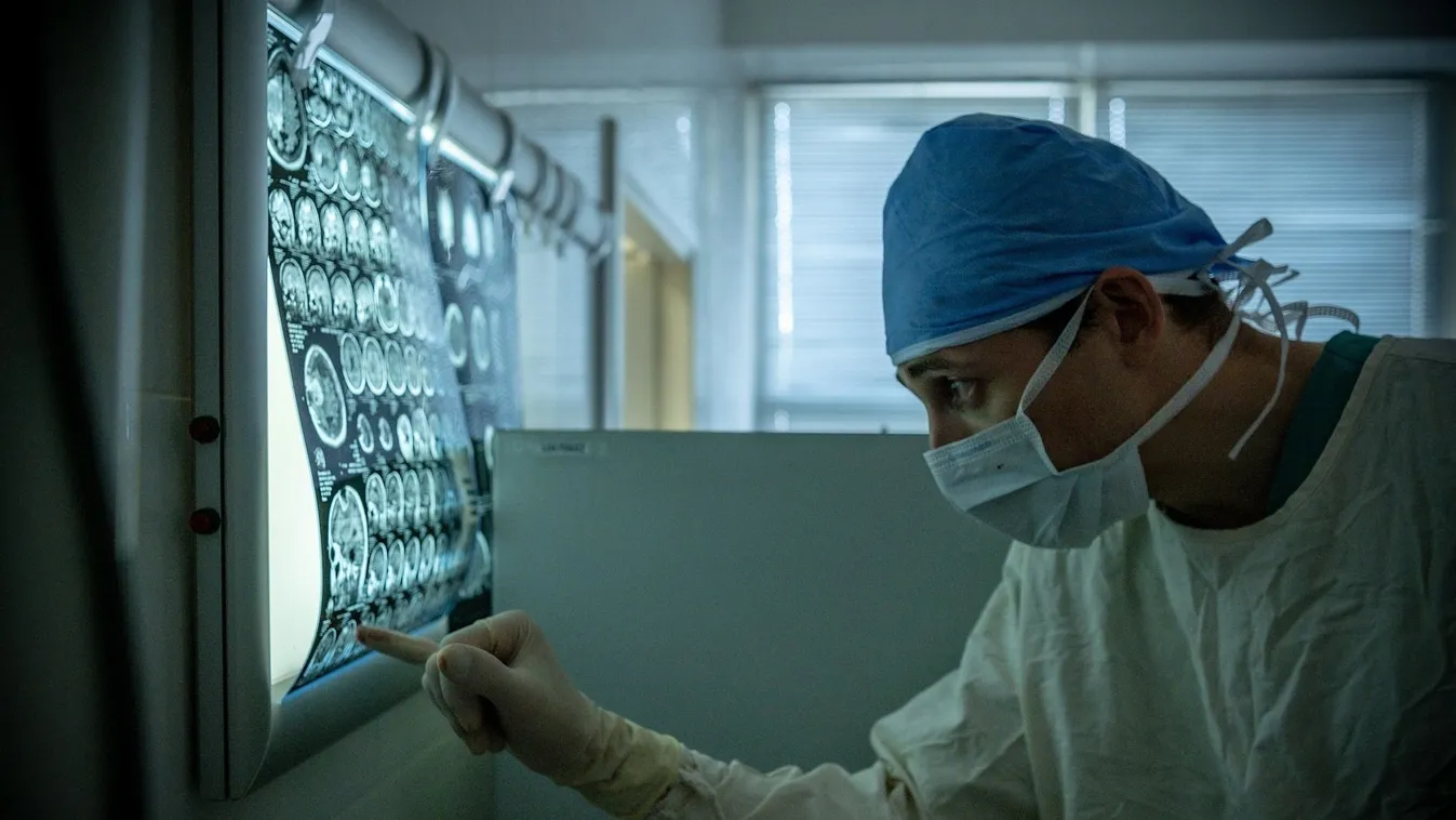 Magához rántott egy férfit egy MRI-gép