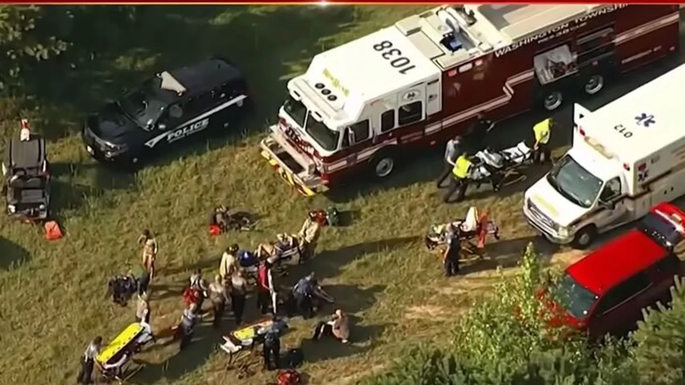 Ismét megtörtént: ejtőernyős repülőgép zuhant a mélybe