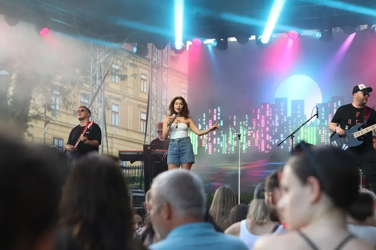 Nagy Felh borod st Keltett Nagy Bogi Koncertje Aki Reag lt A V dakra