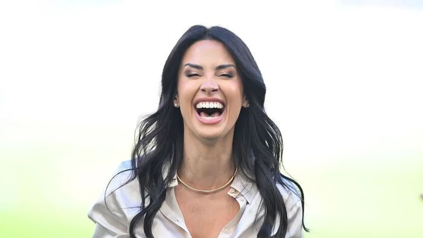 Nem vett fel melltartót, beszóltak a riporternek