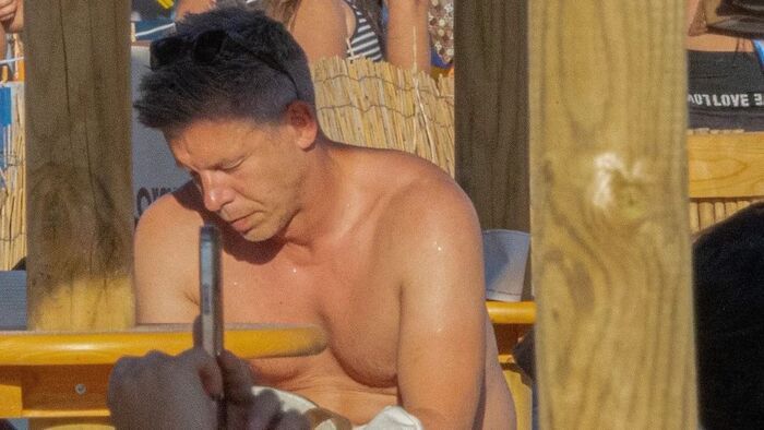 Magyar Péter pánikszerűen hazahúzott a nyaralásból