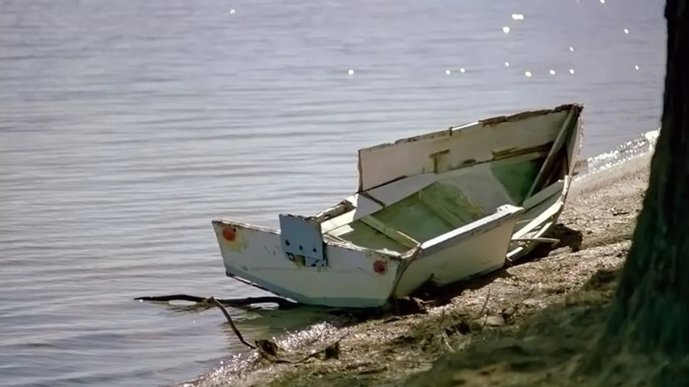 Két holttestet találtak egy csónakban