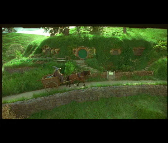 Hobbitfalva díszlete a mai napig népszerű úticélja a rajongóknak (Fotó: Entertainment Pictures)