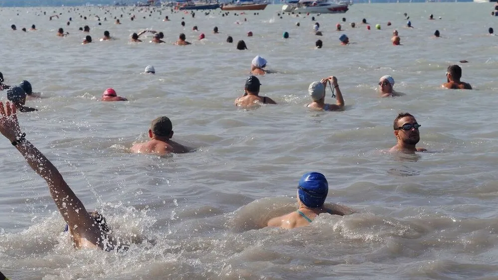 Balaton-átúszás